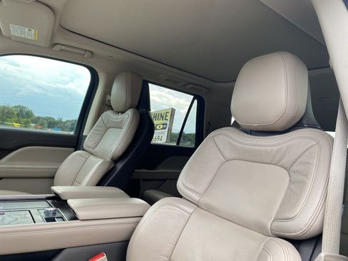 Used 2022 Lincoln Navigator L Reserve RWD image 12