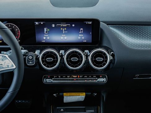 New 2026 Mercedes-Benz GLA 250 4MATIC image 11