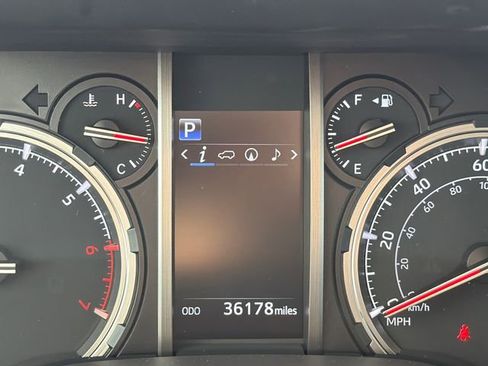 Used 2024 Toyota 4Runner TRD Off-Road Premium AWD/4WD image 35