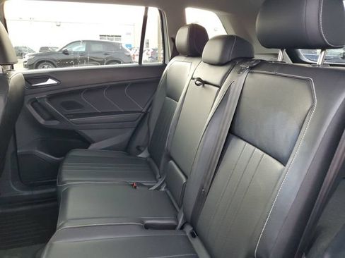 Used 2024 Volkswagen Tiguan SE AWD/4WD image 24