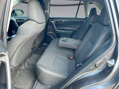 Used 2022 Toyota RAV4 LE FWD image 27