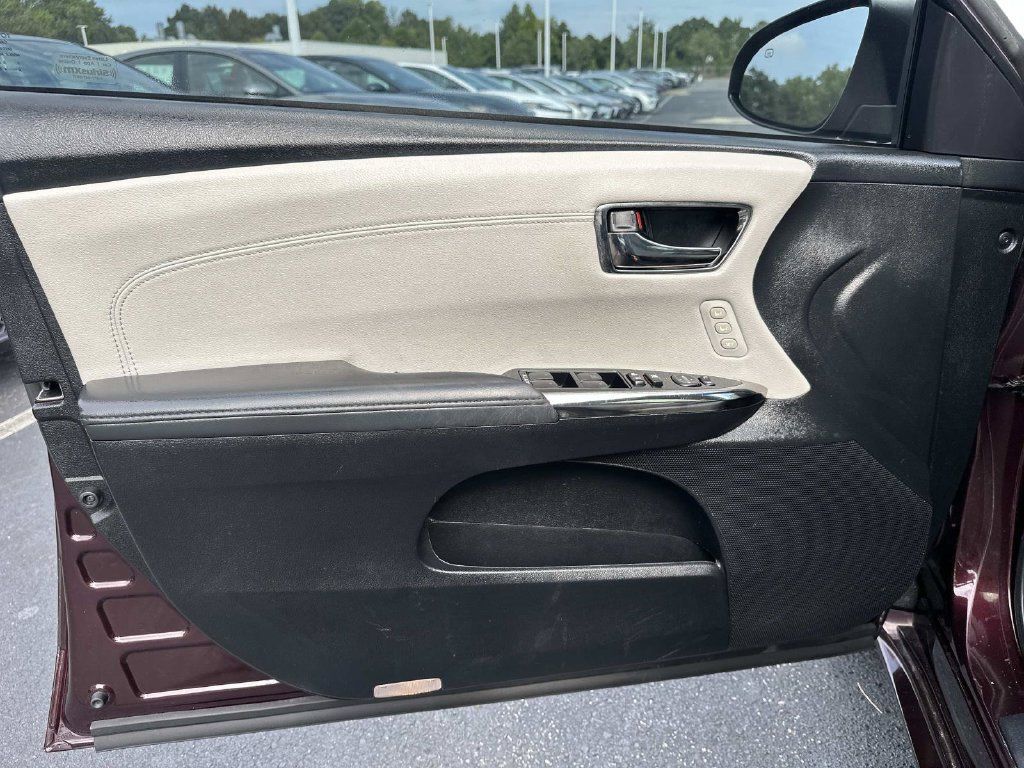 Used 2016 Toyota Avalon XLE Premium FWD image 18
