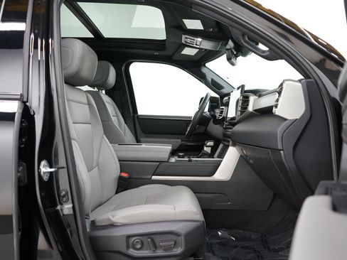 Used 2025 Toyota Tundra Limited AWD/4WD image 13