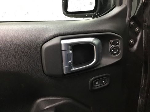 Used 2021 Jeep Wrangler Unlimited Willys image 7