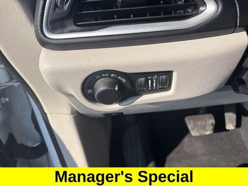 Used 2023 Chrysler Voyager LX FWD image 19