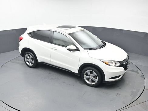 Used 2017 Honda HR-V EX image 37