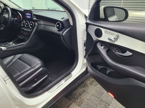 Used 2019 Mercedes-Benz GLC 300 4MATIC image 40