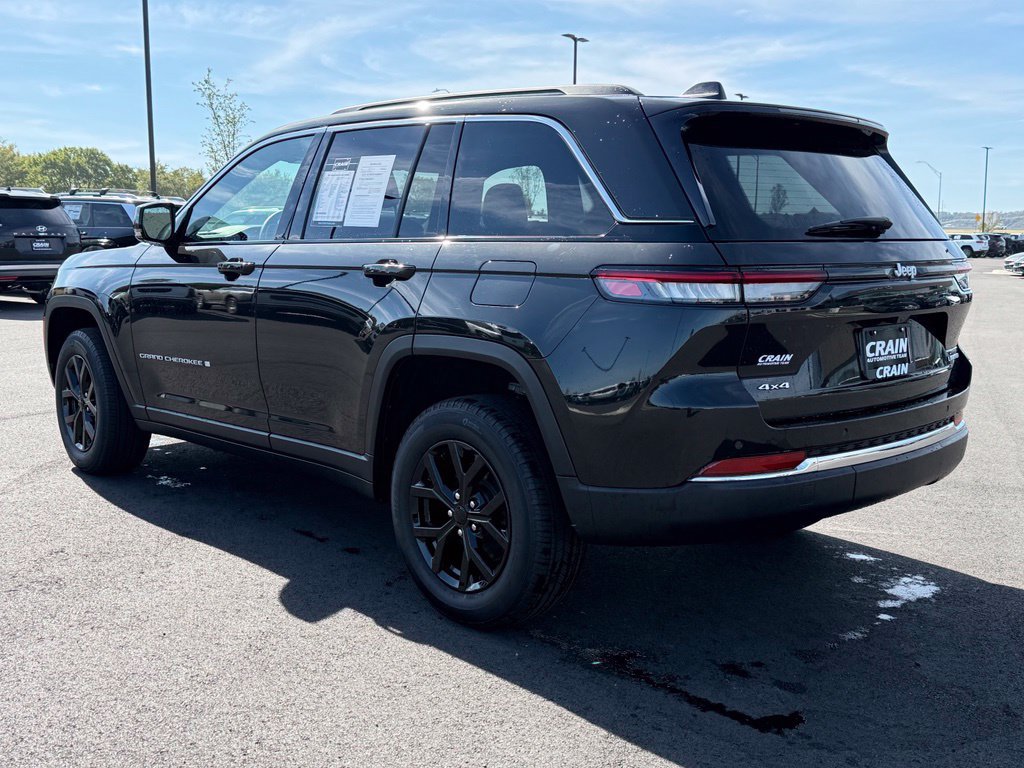 Used 2024 Jeep Grand Cherokee Limited AWD/4WD image 8