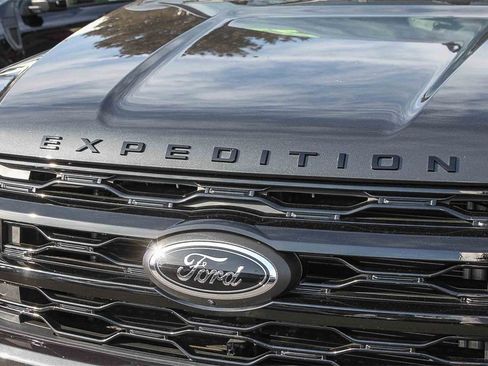 Used 2022 Ford Expedition Max Limited image 6