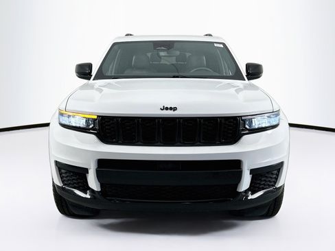 Used 2023 Jeep Grand Cherokee L Laredo RWD image 2