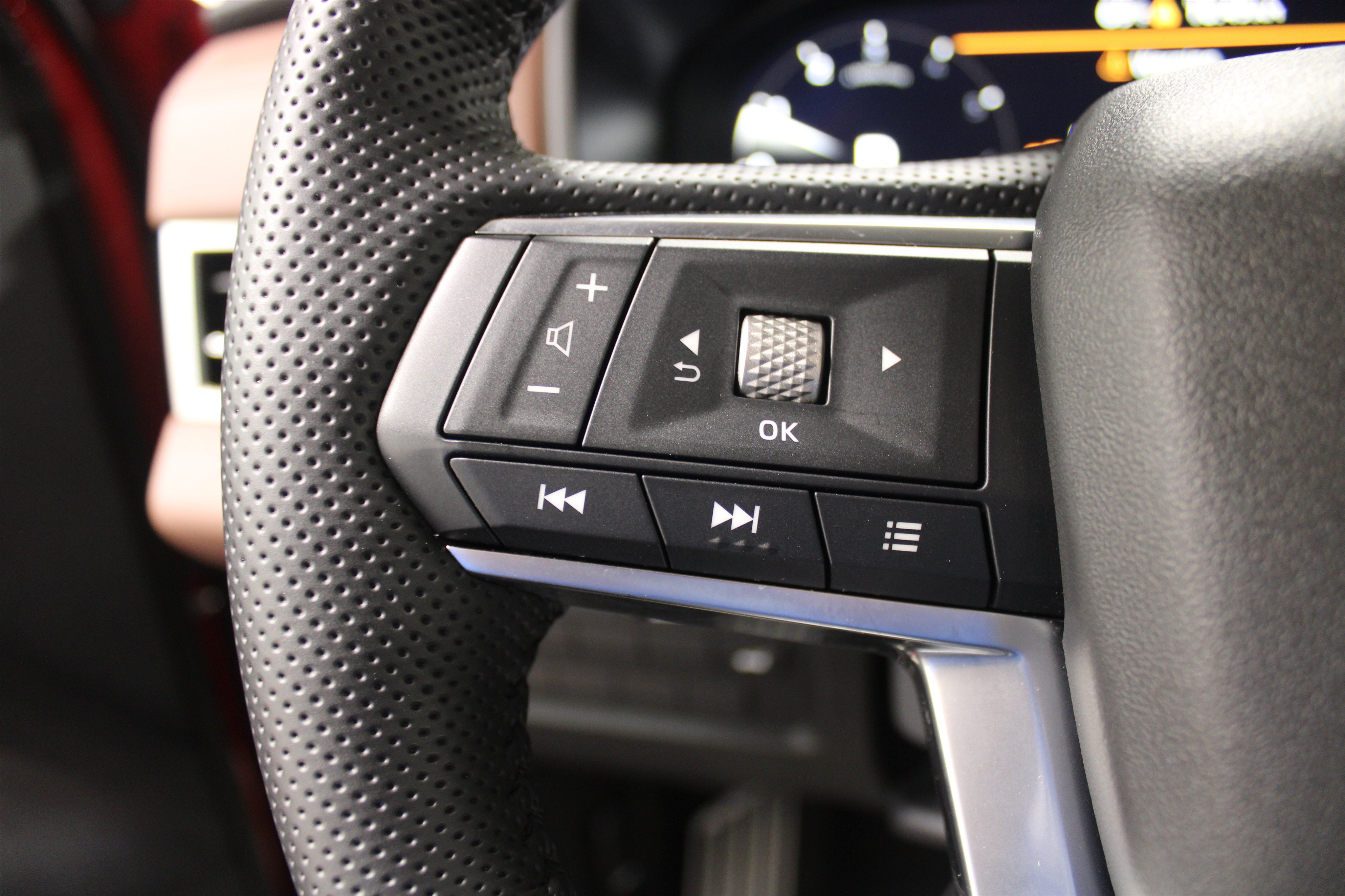 Used 2025 Mitsubishi Outlander AWD image 19