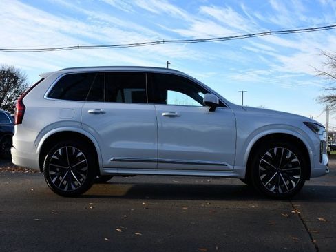 Certified 2025 Volvo XC90 B6 Plus image 8