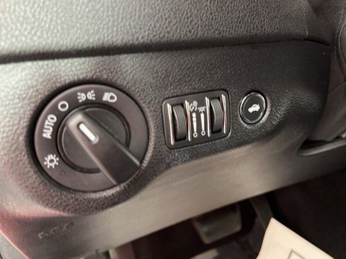 Used 2022 Dodge Charger SXT image 25