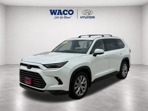 Used 2024 Toyota Grand Highlander FWD image 3