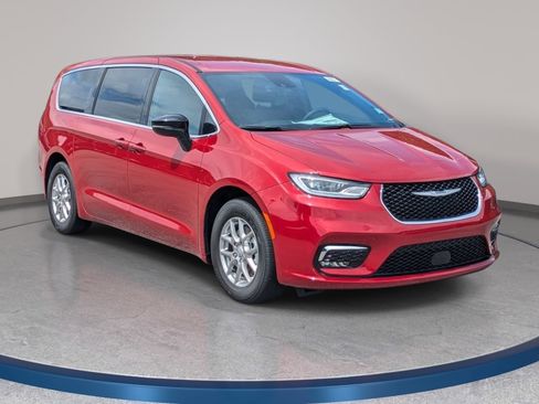 New 2026 Chrysler Pacifica Select FWD image 3