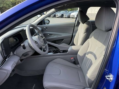 Used 2025 Hyundai Elantra Hybrid FWD image 13