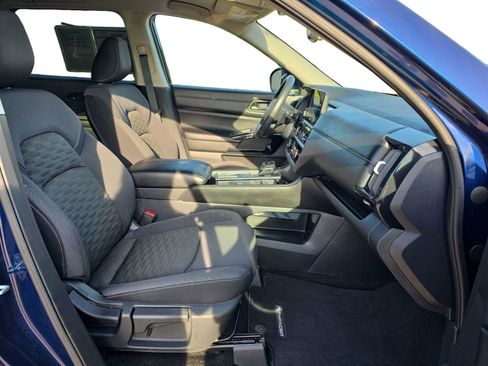 Used 2025 Nissan Pathfinder SV FWD image 27