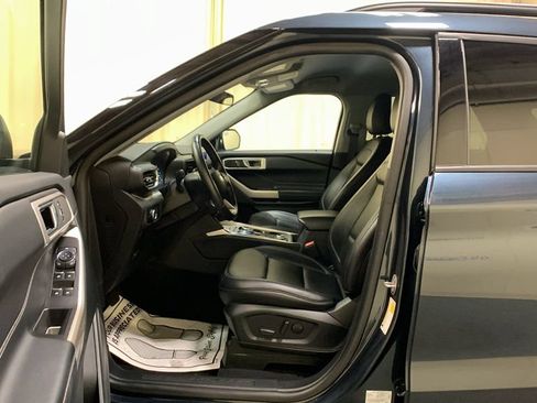 Used 2024 Ford Explorer XLT w/ Equipment Group 202A AWD/4WD image 28