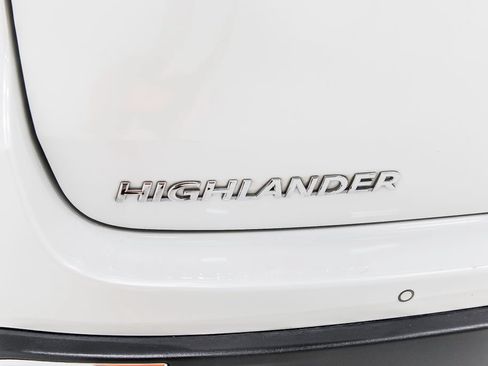 Used 2017 Toyota Highlander Limited FWD image 6