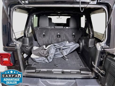 Used 2018 Jeep Wrangler Unlimited Sahara AWD/4WD image 25