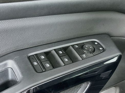 Used 2025 Nissan Pathfinder SV AWD/4WD image 15