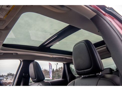 Used 2019 Jeep Cherokee Limited image 11