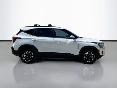 New 2026 Kia Seltos S FWD image 8