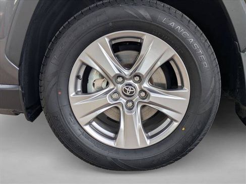 Used 2023 Toyota RAV4 XLE w/ Convenience Package FWD image 25