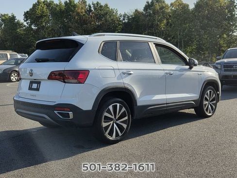 Used 2023 Volkswagen Taos SE FWD image 5