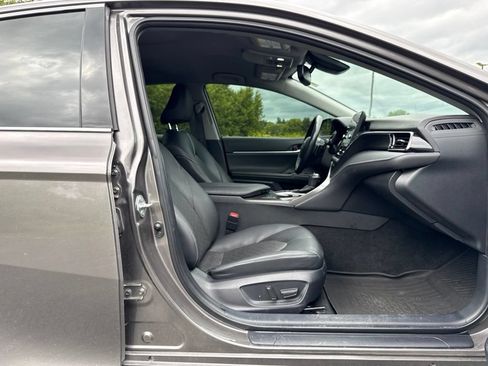 Used 2023 Toyota Camry XSE FWD image 11