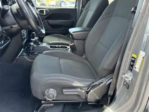 Used 2022 Jeep Gladiator Sport image 13
