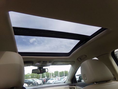 Used 2016 Buick LaCrosse Leather FWD image 16