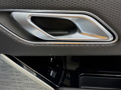 Used 2018 Land Rover Range Rover Velar R-Dynamic SE image 30