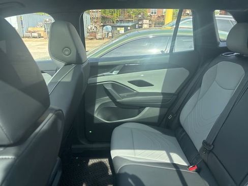 Used 2025 Volkswagen Tiguan SE R-Line AWD/4WD image 5