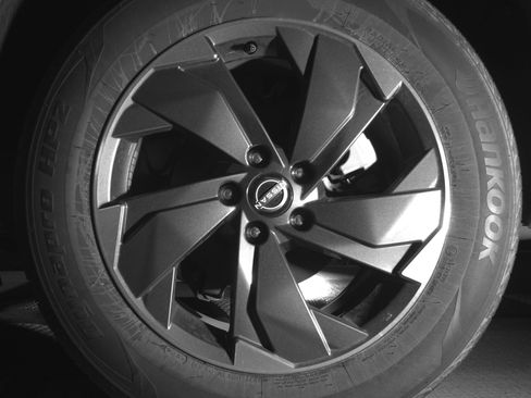 Used 2025 Nissan Rogue SV image 14