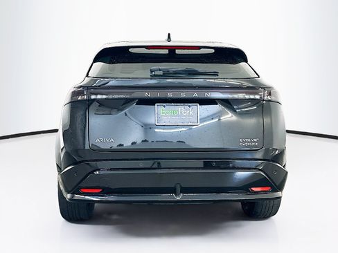 Used 2023 Nissan Ariya AWD image 7