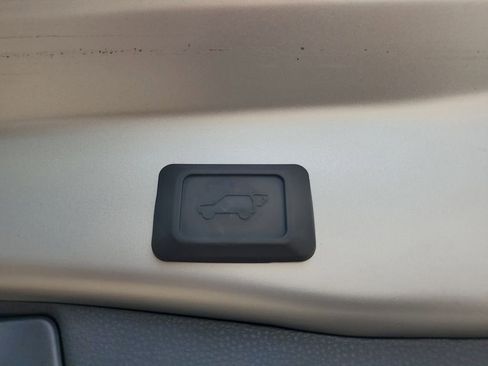 Used 2024 Toyota RAV4 XLE w/ Convenience Package image 7