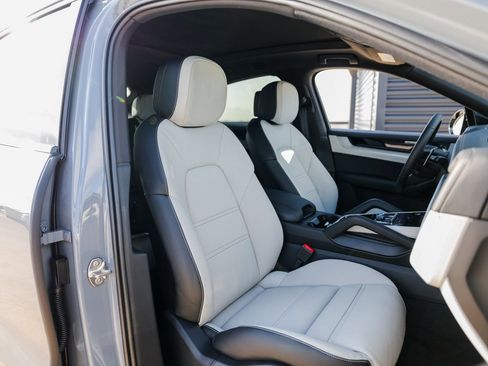 New 2026 Porsche Cayenne E-Hybrid Coupe AWD/4WD image 28