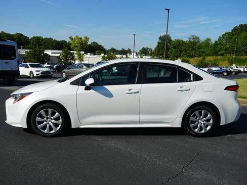 Used 2025 Toyota Corolla LE FWD image 4