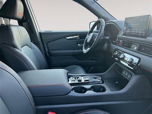 New 2025 Honda Pilot TrailSport image 15
