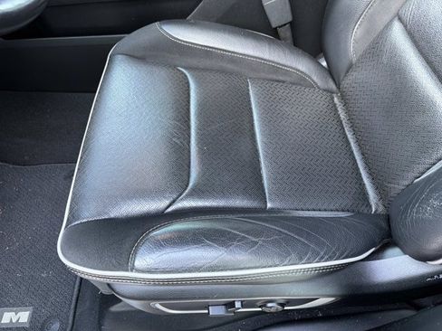 Used 2019 RAM 1500 Laramie AWD/4WD image 12