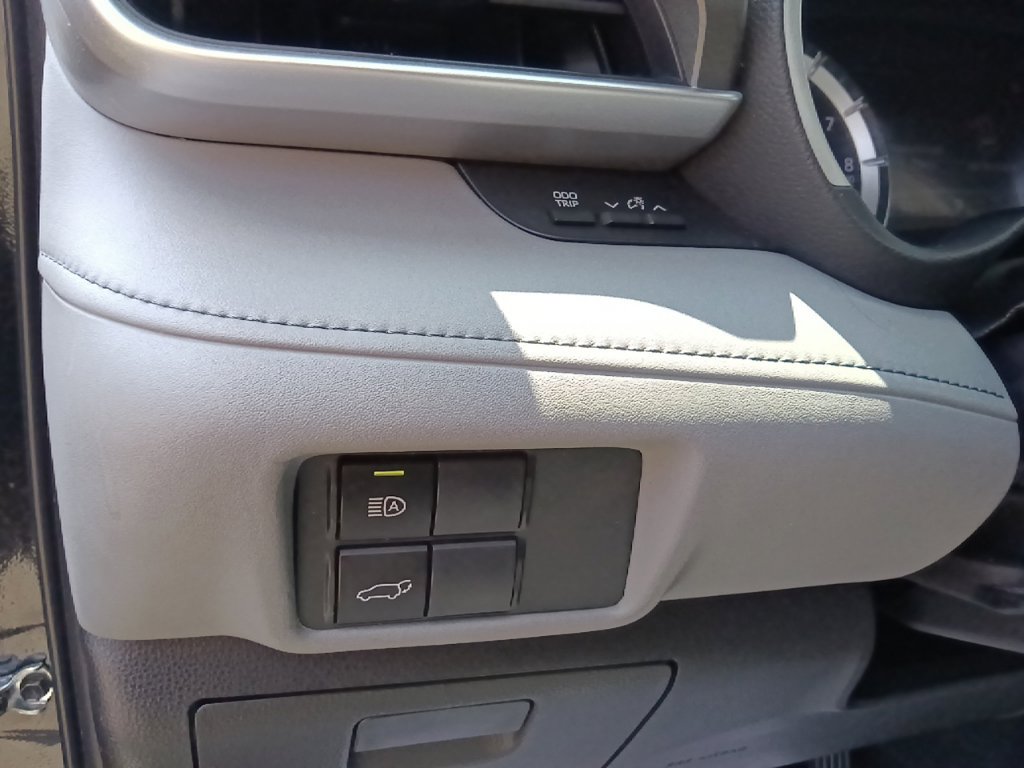 Used 2022 Toyota Highlander XLE AWD/4WD image 17