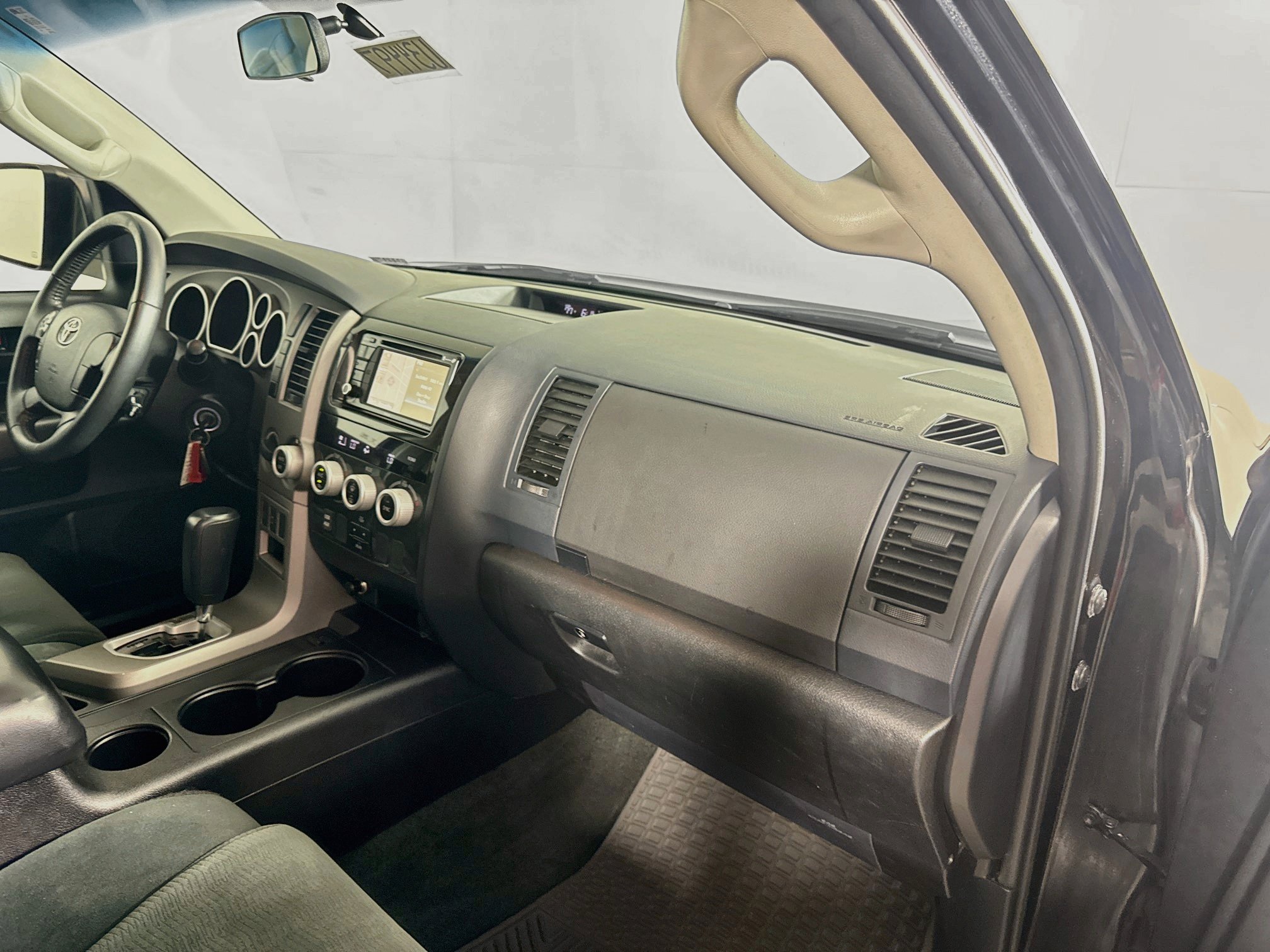 Used 2013 Toyota Sequoia SR5 w/ Sport Appearance Pkg AWD/4WD image 29