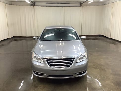 Used 2013 Chrysler 200 Limited image 3