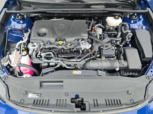 Used 2025 Toyota Camry SE FWD image 9