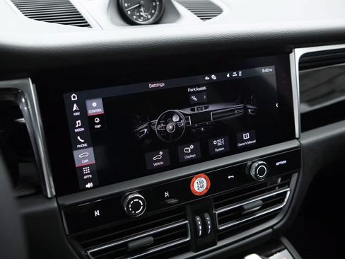 Certified 2026 Porsche Macan AWD/4WD image 15