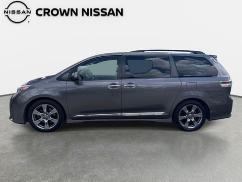 Used 2019 Toyota Sienna SE FWD image 4