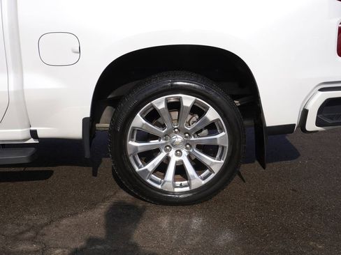 Used 2022 Chevrolet Silverado 1500 High Country w/ Technology Package image 11