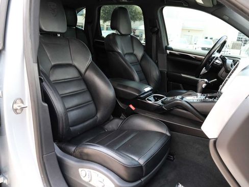 Used 2017 Porsche Cayenne S AWD/4WD image 41