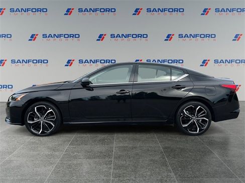 Used 2023 Nissan Altima 2.5 SR image 2